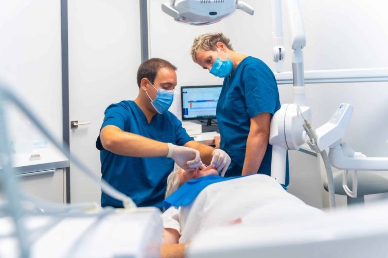 What Services Does an Emergency Clinic Provide?
